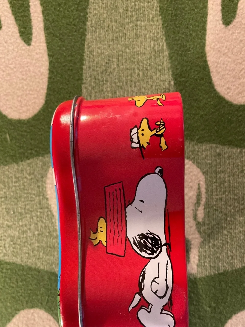 Vintage Peanuts Snoopy and Woodstock Bone shaped collectors tin 1999